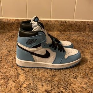 Jordan 1 high og university blue/white/black never worn before box was damaged